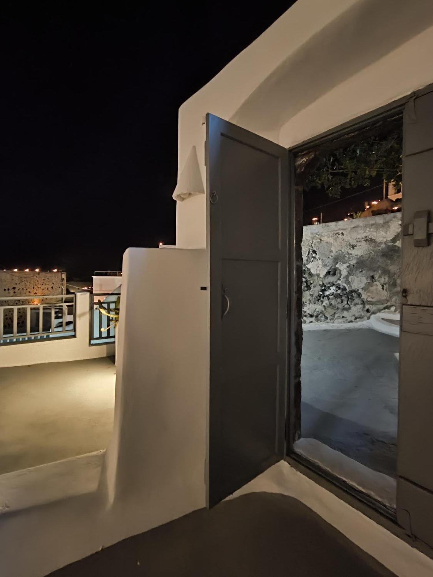 Imarkellis Santorini Pyrgos Kallistis Bagian luar foto